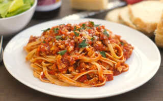 Соус Болоньезе со спагетти