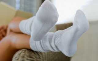 Как легко и быстро отстирать грязные белые носки?