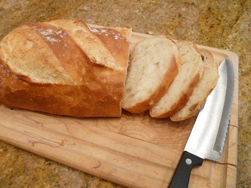 хлеба (батона) запеченного с сыром и чесноком