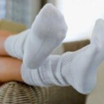 Как легко и быстро отстирать грязные белые носки?