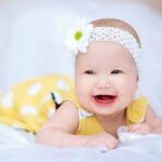 Когда новорожденные начинают улыбаться